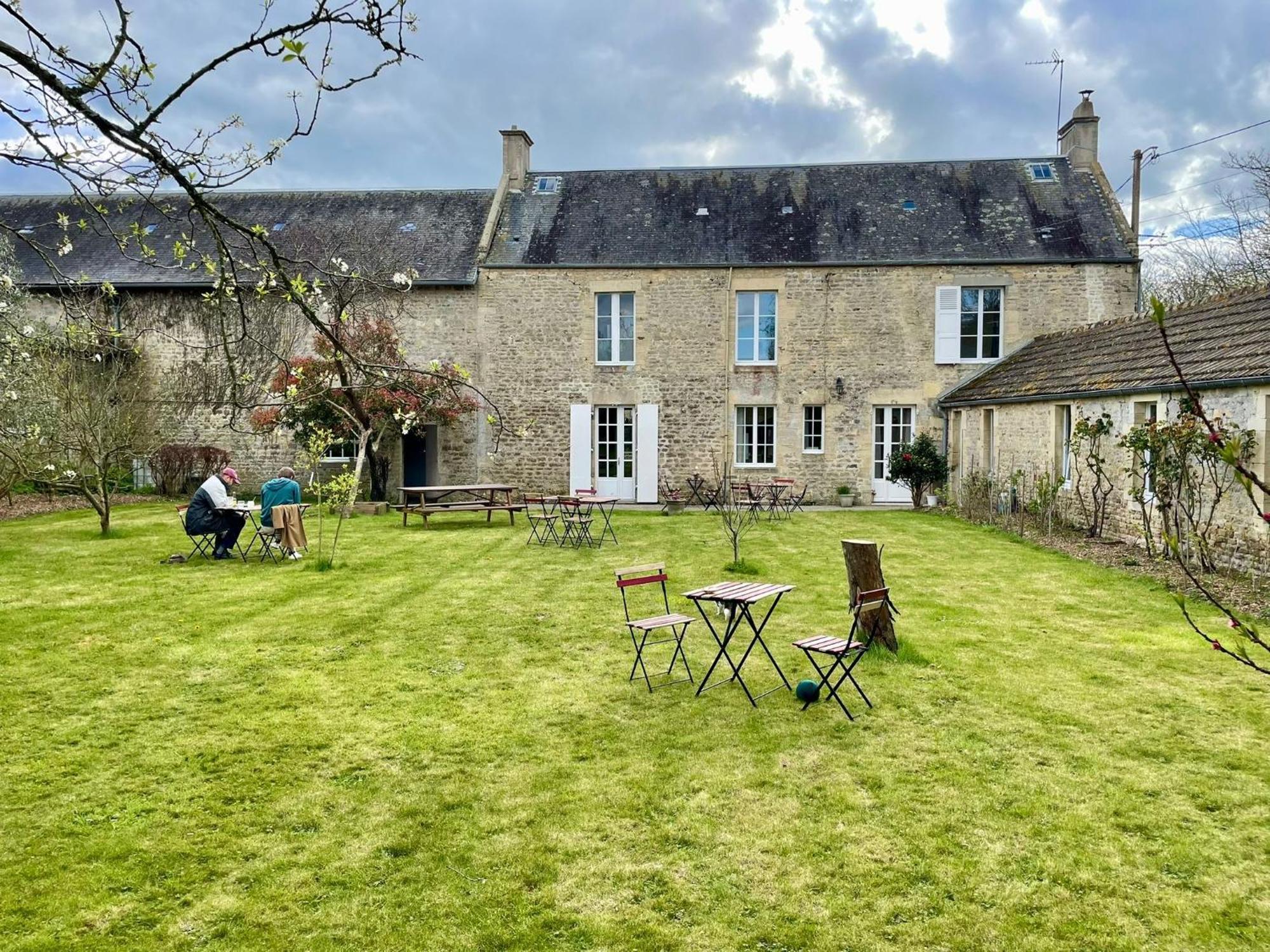 Les Chambres D'Omaha Beach Etablissement Avec Deux Chambres D'Hotes, Petit-Dejeuner Compris Fait-Maison Et Produits Locaux Vierville-sur-Mer Luaran gambar