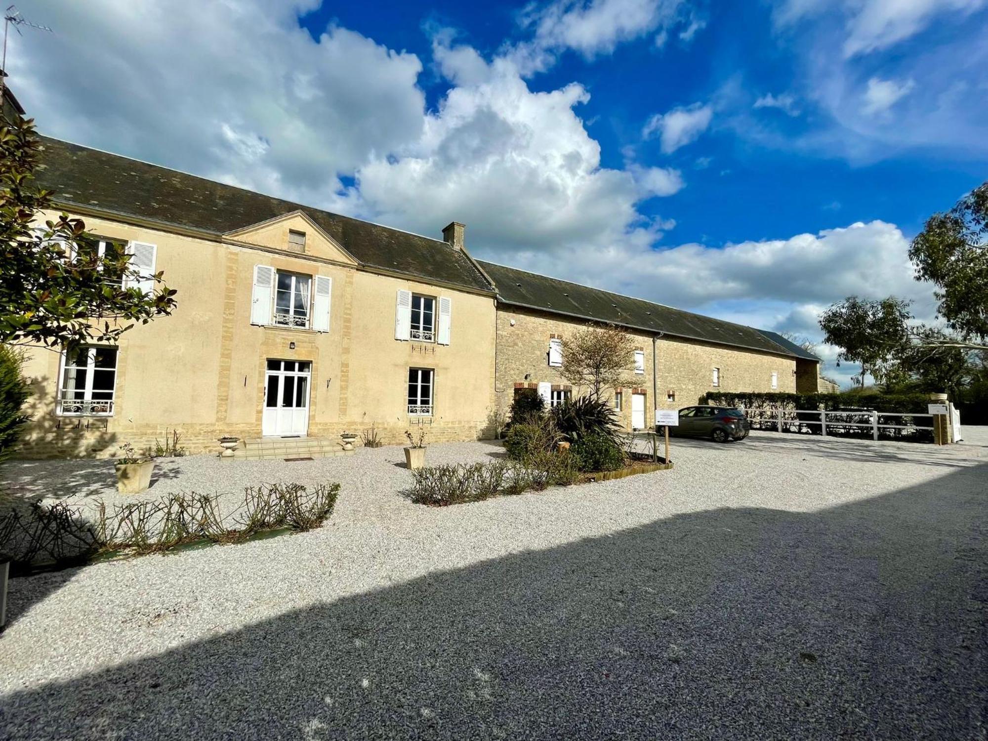 Les Chambres D'Omaha Beach Etablissement Avec Deux Chambres D'Hotes, Petit-Dejeuner Compris Fait-Maison Et Produits Locaux Vierville-sur-Mer Luaran gambar